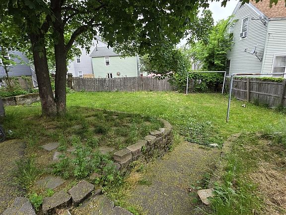 4th image of 155 Grant St