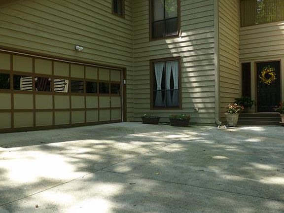 2nd image of 1615 Branch Valley Dr