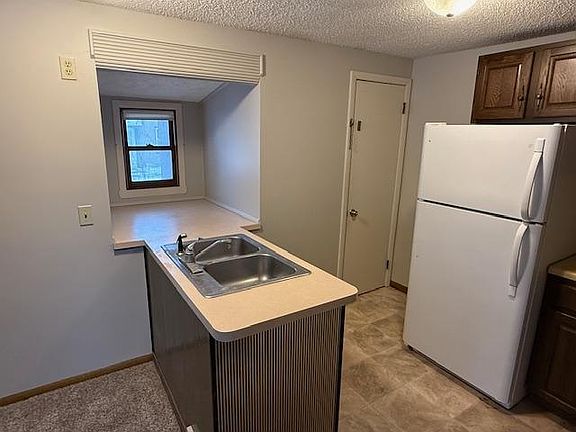 4th image of 5340 Main St E