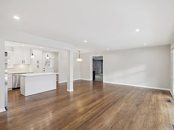 3rd image of 6803 N Keeler Ave
