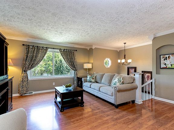 5th image of 1501 Mount Rainier Dr