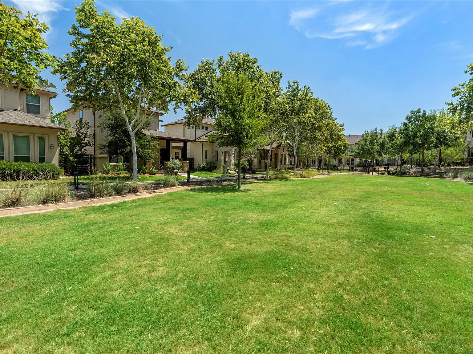 3 bed, 3.0 bath, 2015 sqft, $3,895 — Photo 3