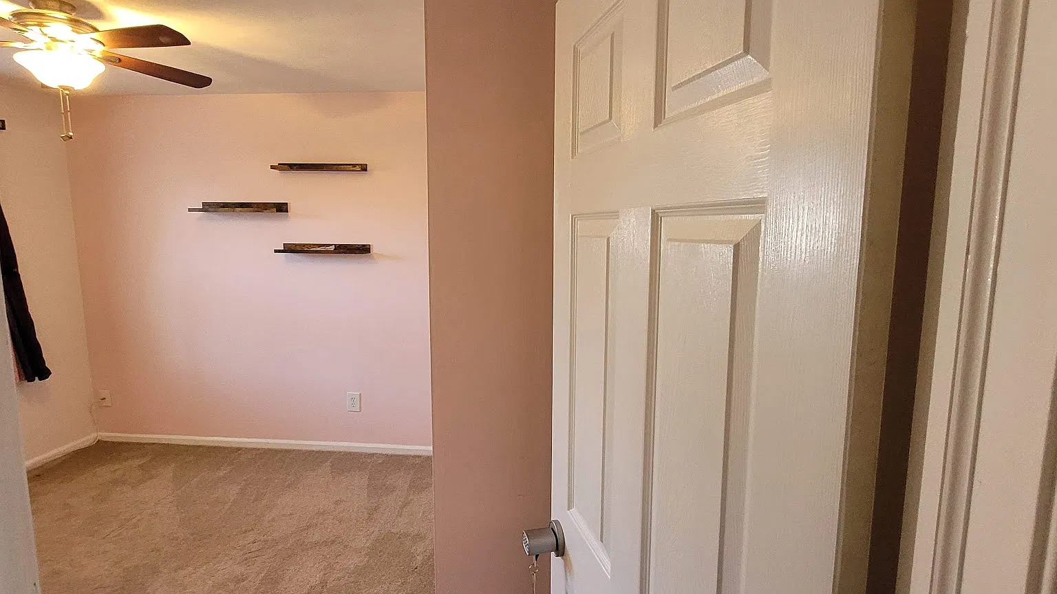 5 bed, 2.5 bath, 1476 sqft, $800 — Photo 2
