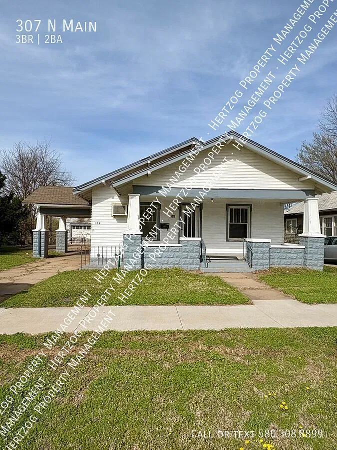 Freshly Updated 3 Bedroom 1.5 Bathroom Home! — Photo 1