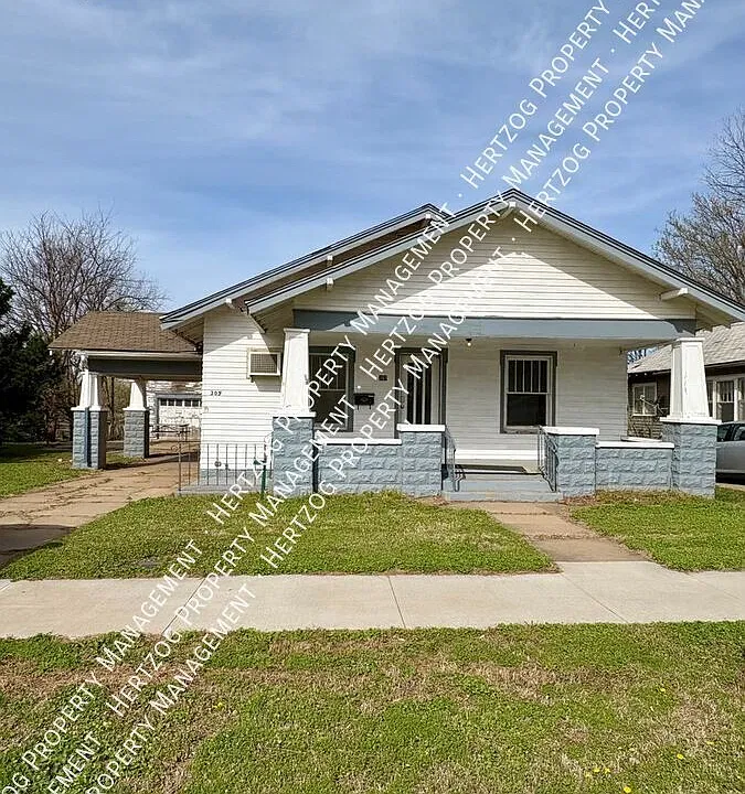 307 N Main St