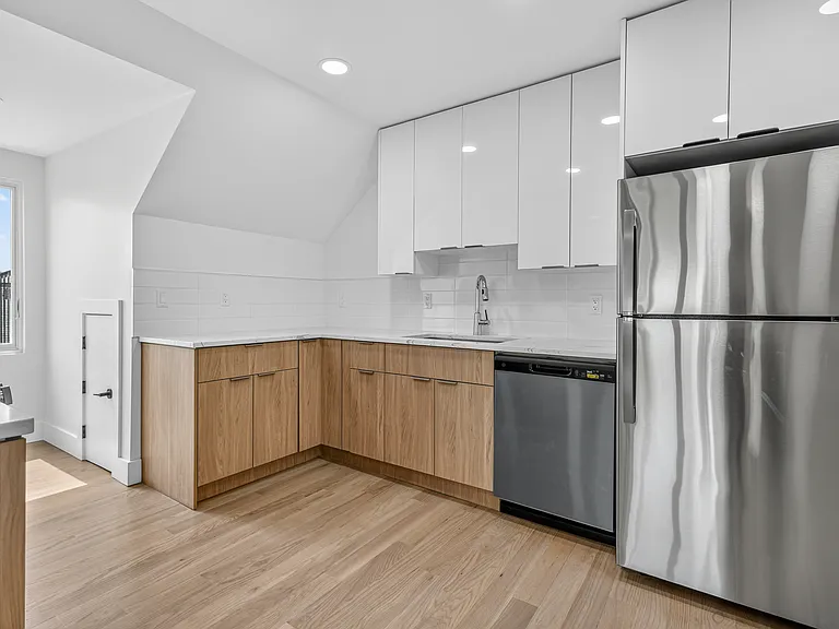 46 Hudson Ave #C — Photo 7