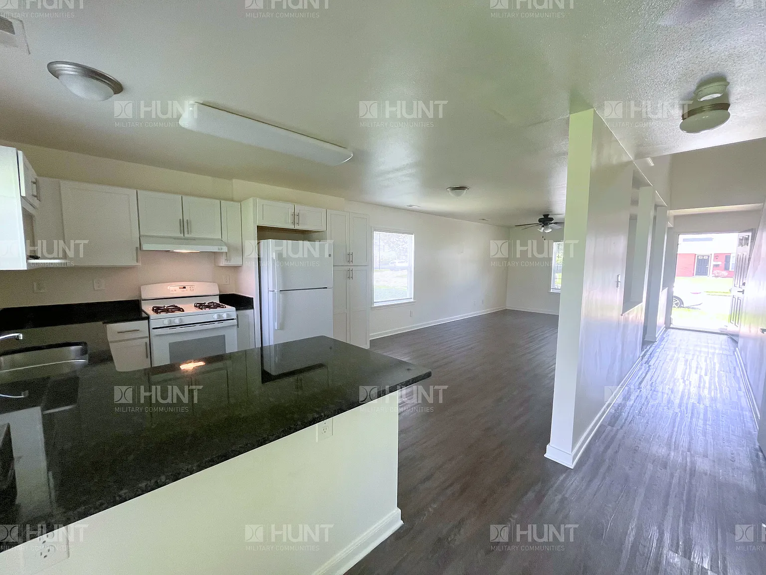 2 bed, 1.5 bath, 997 sqft, $2,628 — Photo 2