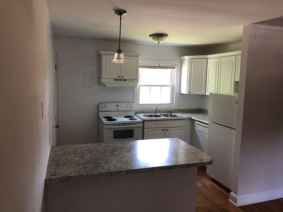 1st image of 854 Louise Cir #D