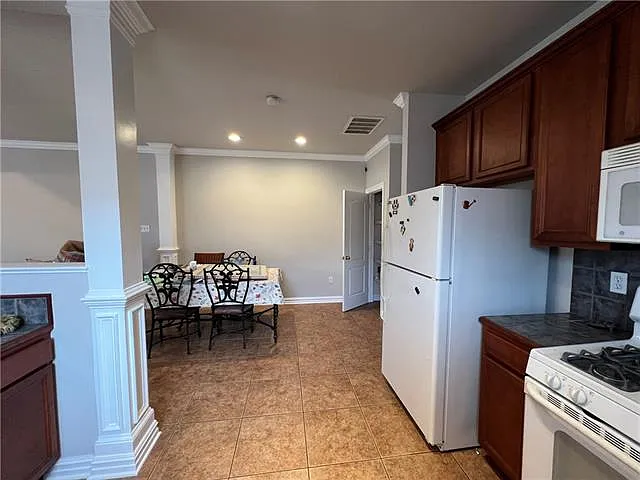 405 N Woodlawn Ave — Photo 7