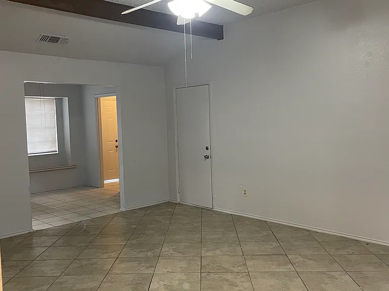 628 S Waxahachie St — Photo 3