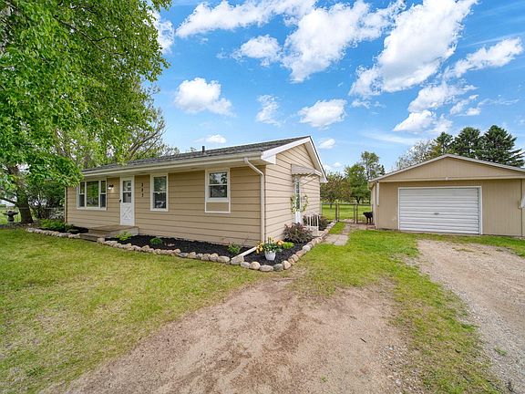 3rd image of 283 Somerset Dr