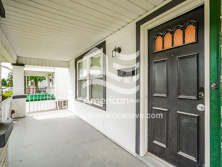 1389041_003_front_view_3.jpg