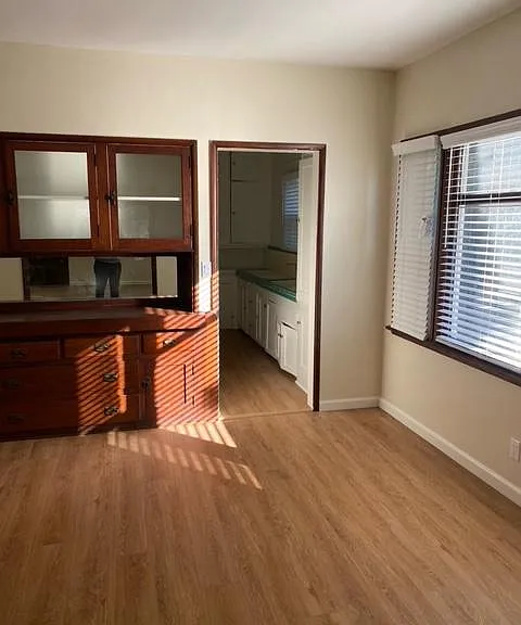 924 Long Beach Blvd — Photo 3