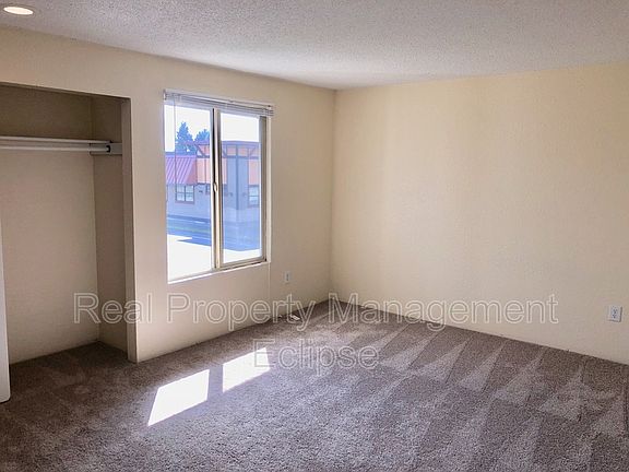 4th image of 902 28th St NE #902
