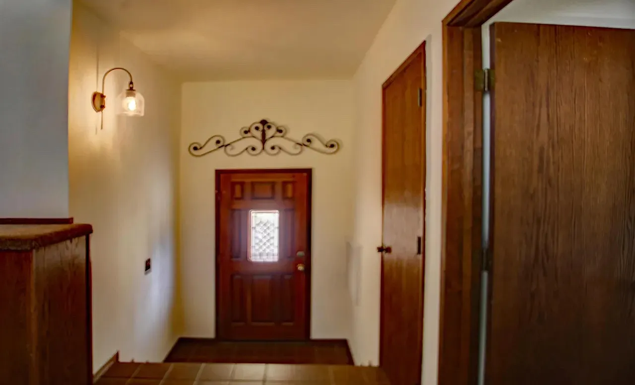 4 bed, 2702 sqft, $4,250 — Photo 4
