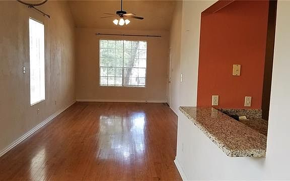 5th image of 18 Hollycrest Blvd