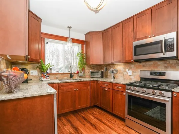 9 Grandview Ave, Worcester, MA 01603