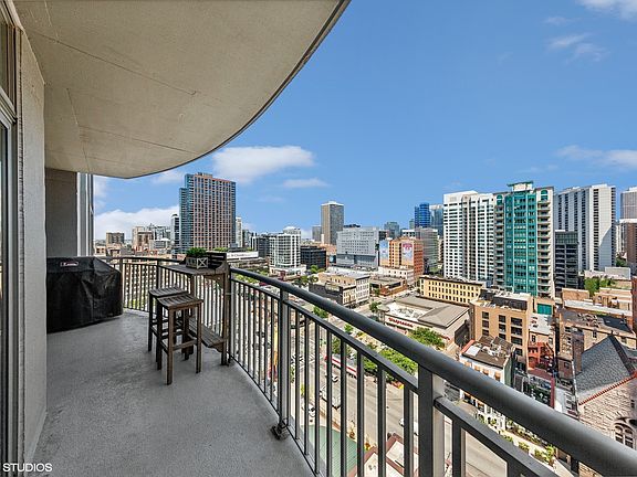 5th image of 600 N Dearborn St APT 1503