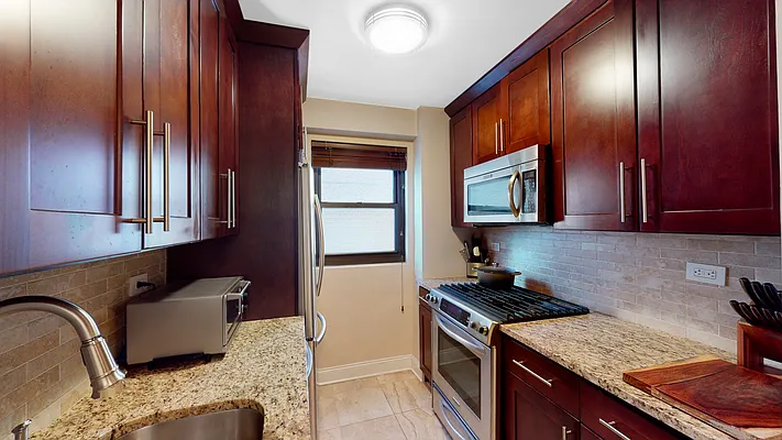 Sold by Winzone Realty Inc | media 4
