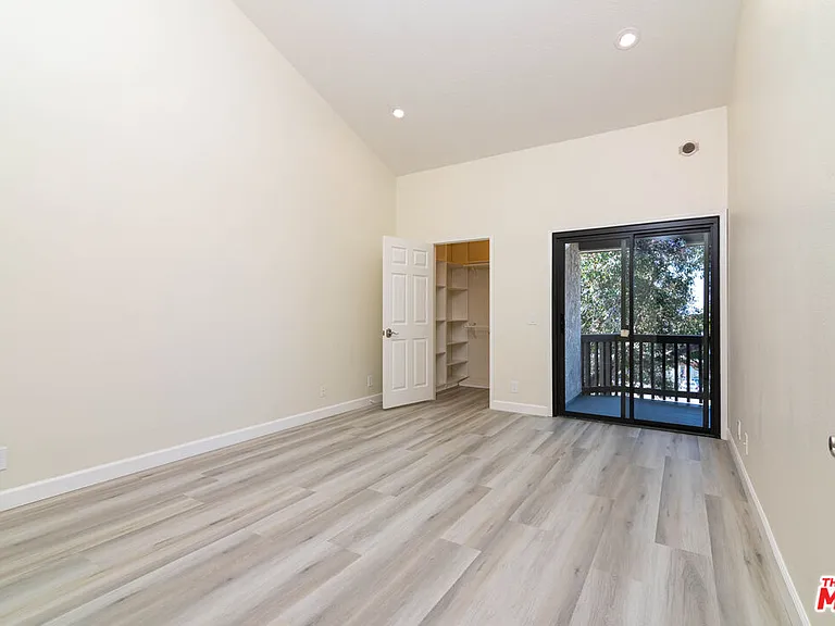 8515 Falmouth Ave #422 — Photo 17