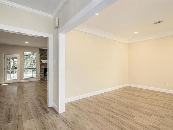 5th image of 4702 Breezy Point Dr