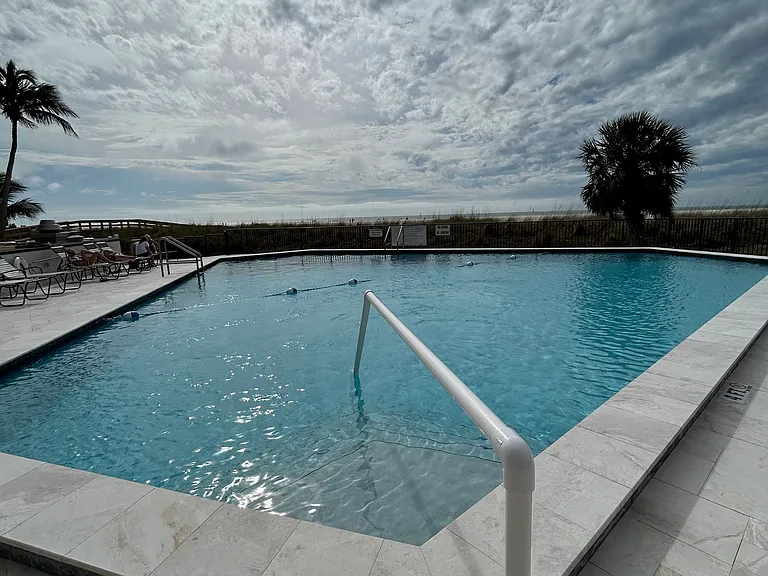 180 Seaview Ct #703 — Photo 36