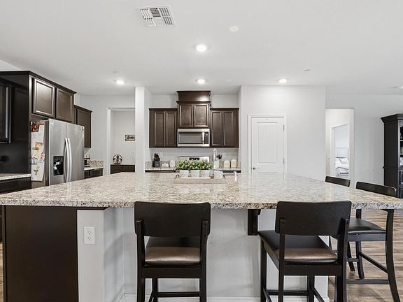 5th image of 1070 Hacienda Dr