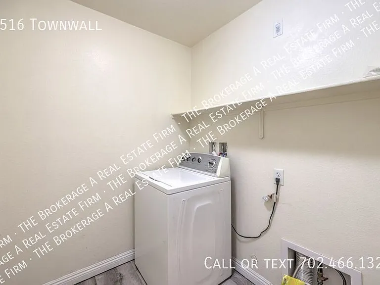 4516 Townwall — Photo 32