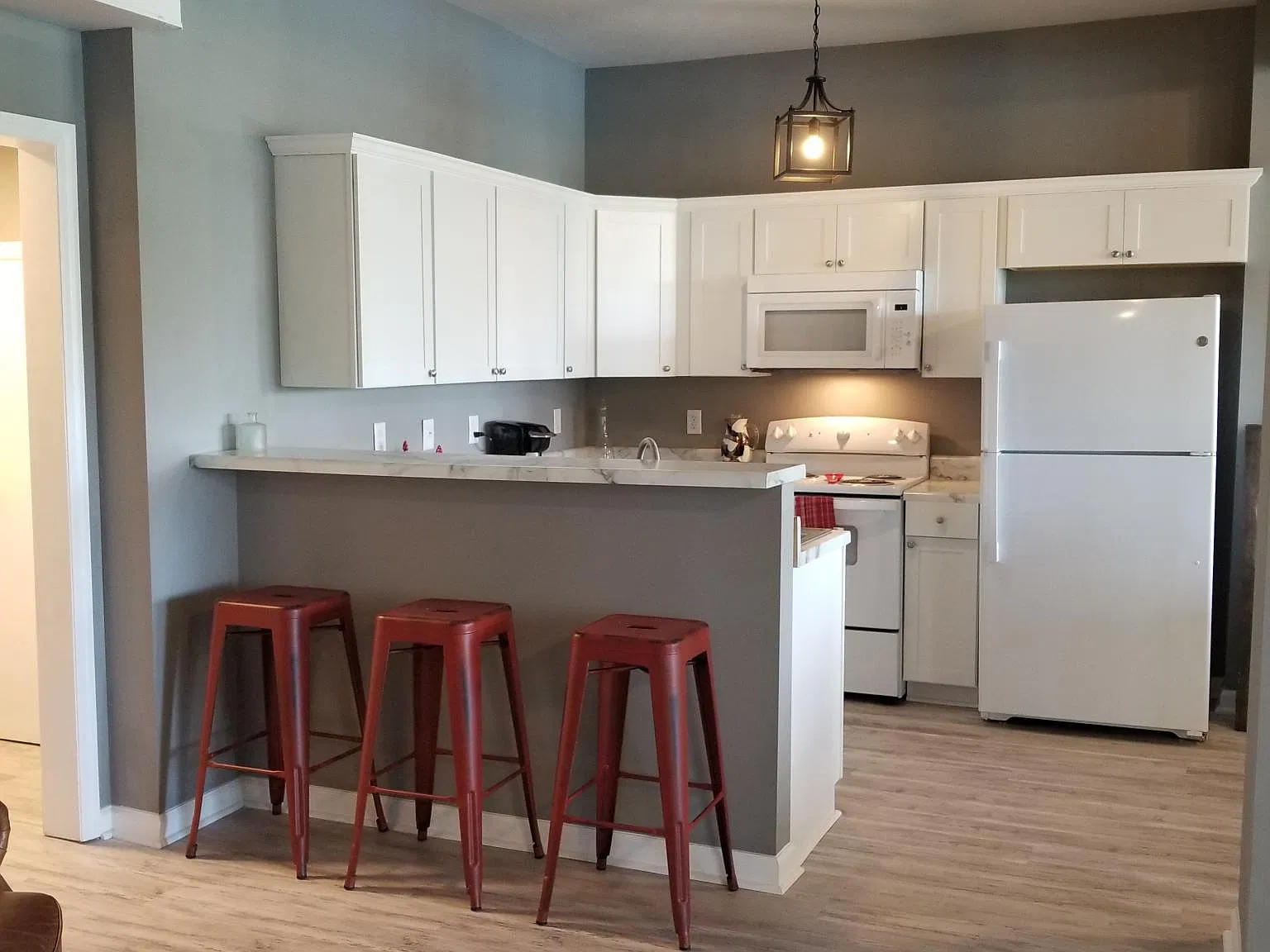 1313 Waters Edge Dr — Photo 2