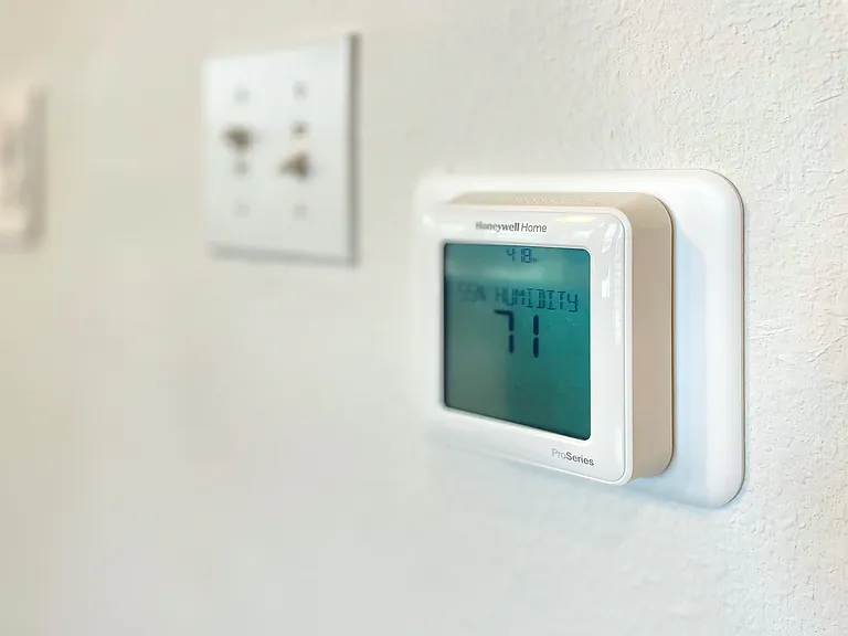 SmartHome Features - Connected Thermostats