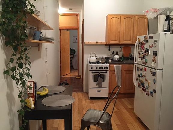 4th image of 246 N 5th St APT 4L