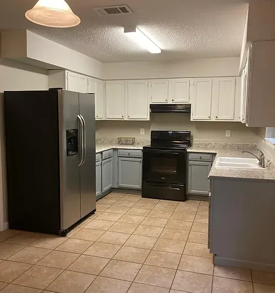 285 Willow Ave — Photo 4
