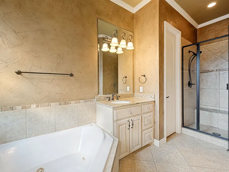 4046 E Hill Dr — Photo 14