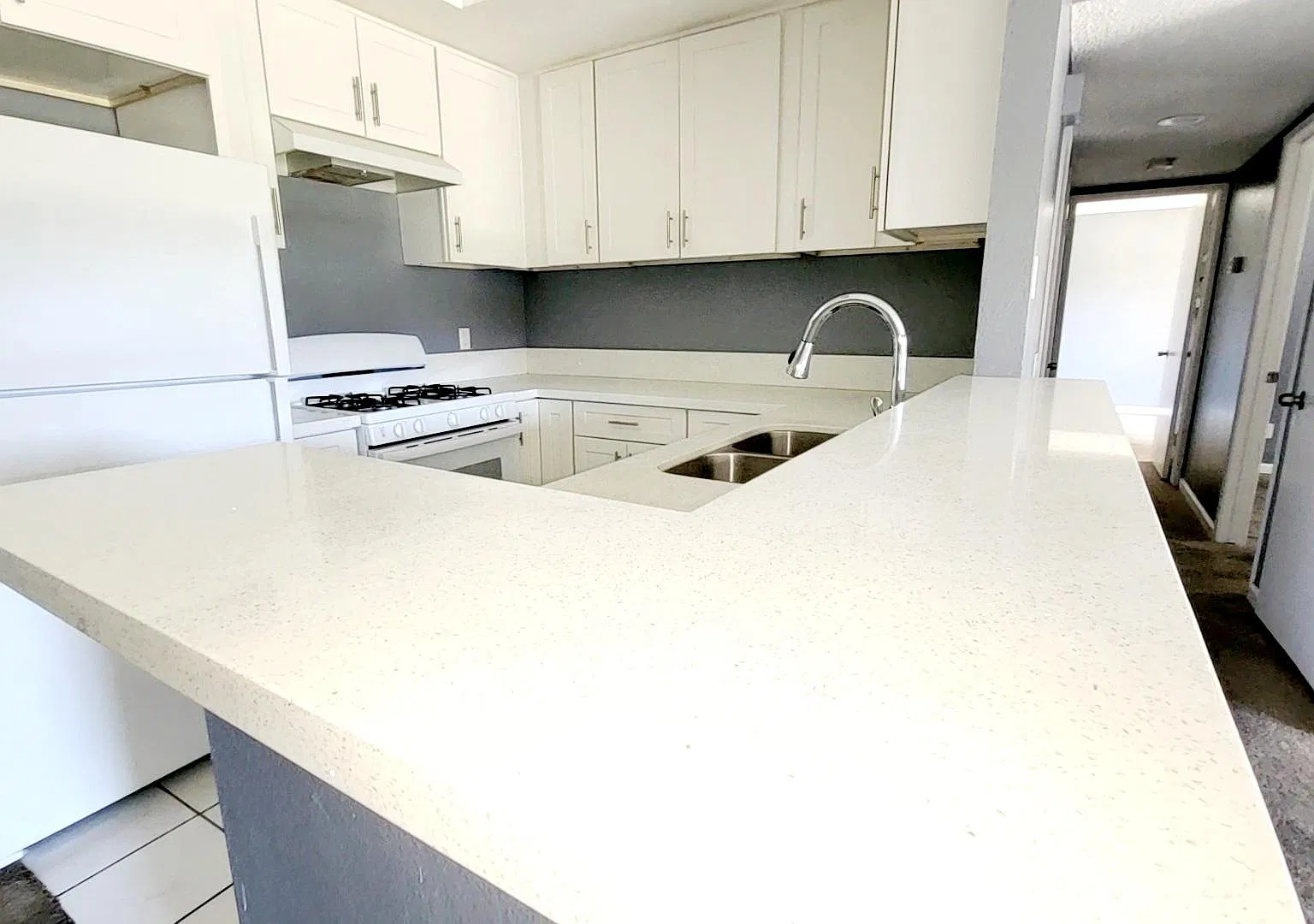 2 bed, 949 sqft, $1,975 — Photo 2