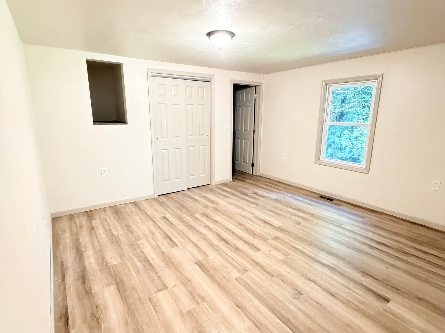 4 bed, 1650 sqft, $2,100 — Photo 4