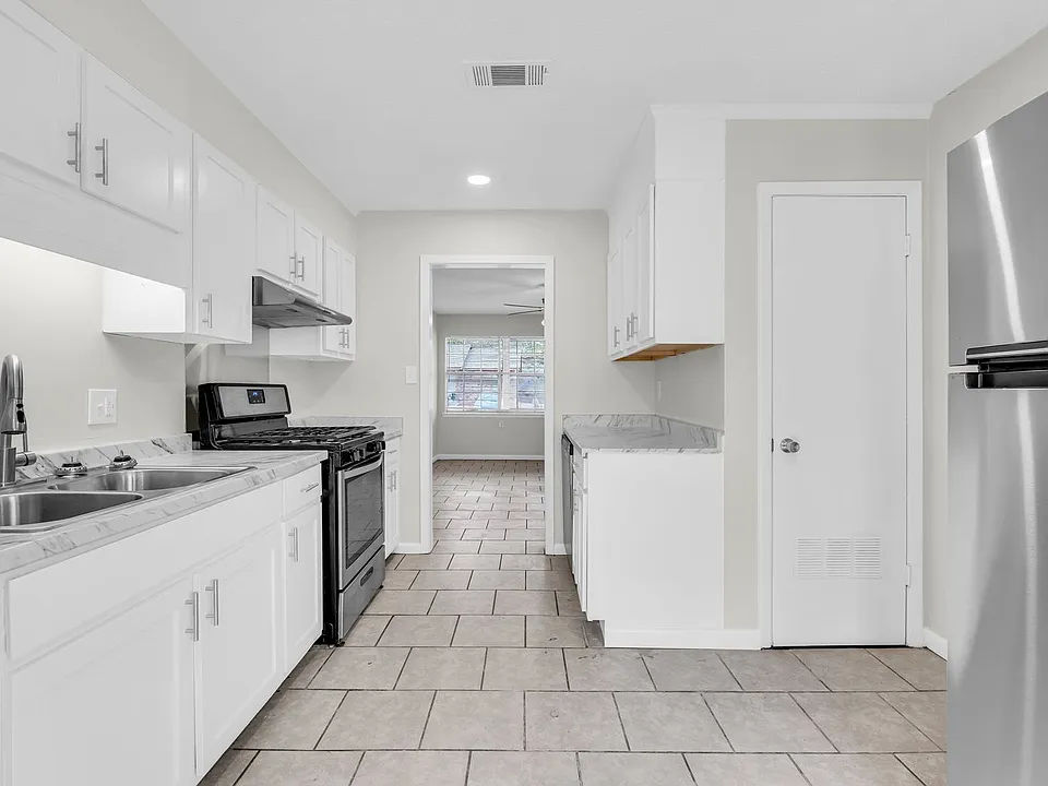 1010 N Montgomery St #3B