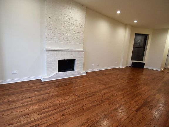 4th image of 902 W Belmont Ave #2