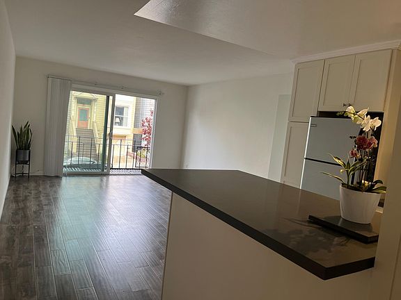 3rd image of 1915 Bush St APT 2