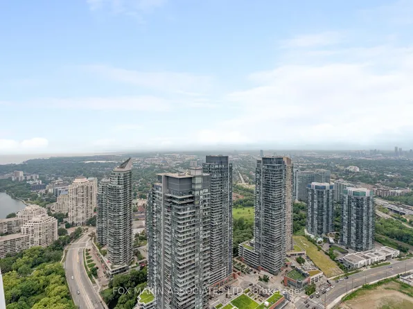 30 Shore Breeze Dr #5201, Toronto, ON M8V 0J1