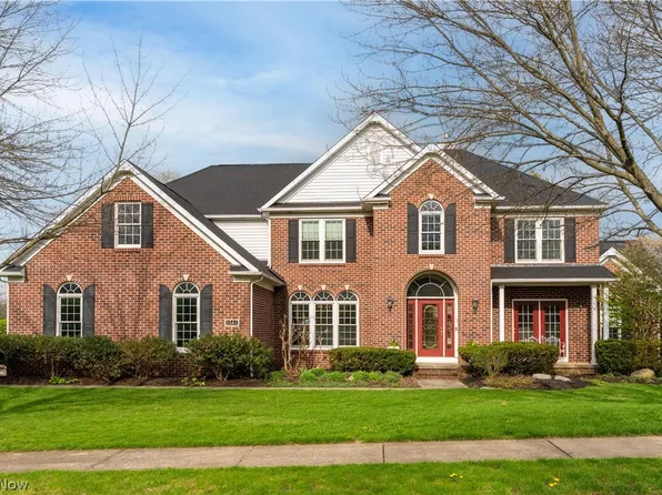 1561 Pilgrims Knob SE, North Canton, OH 44709