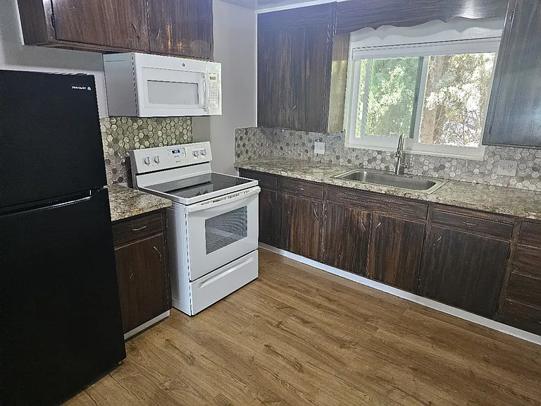 Eaton Terrace Apartments — Photo 5