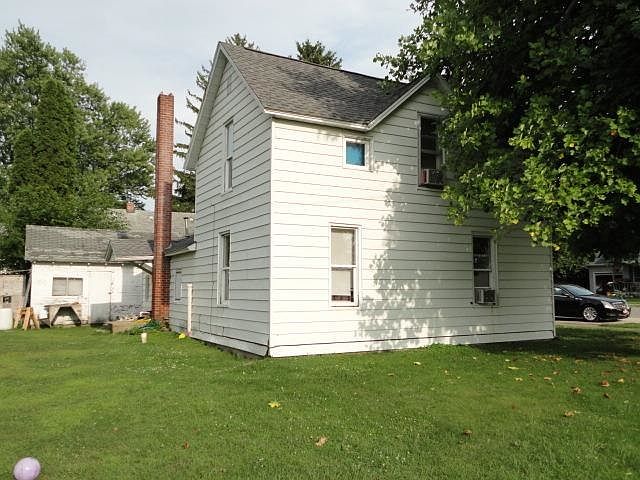 2nd image of 307 W John St