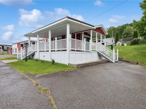 300 Clubhouse Dr, Donegal, PA 15628