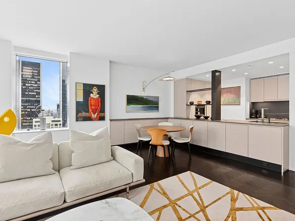 15 W 53rd St #20E, New York, NY 10019