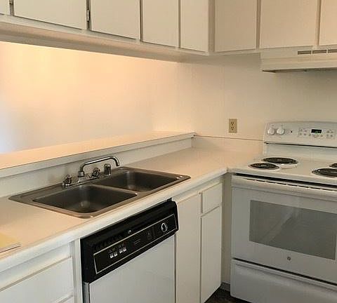 3rd image of 510 W Gainsborough Rd