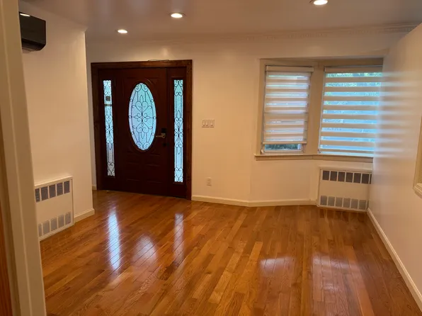 43-27 220th St #1, Bayside, NY 11361