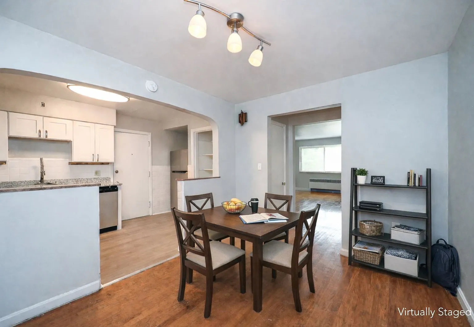 2 bed, 1.0 bath, 700 sqft, $1,299 — Photo 4