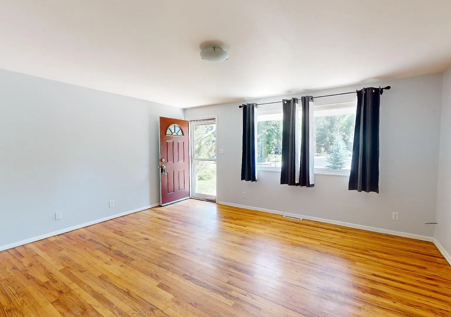 3 bed, 1.5 bath, 1146 sqft, $3,200 — Photo 3