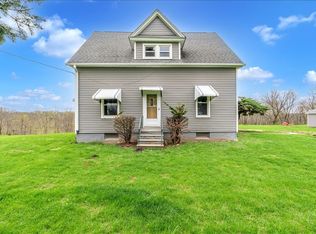 8850 Ridgewood Rd, Rock Island, IL 61201