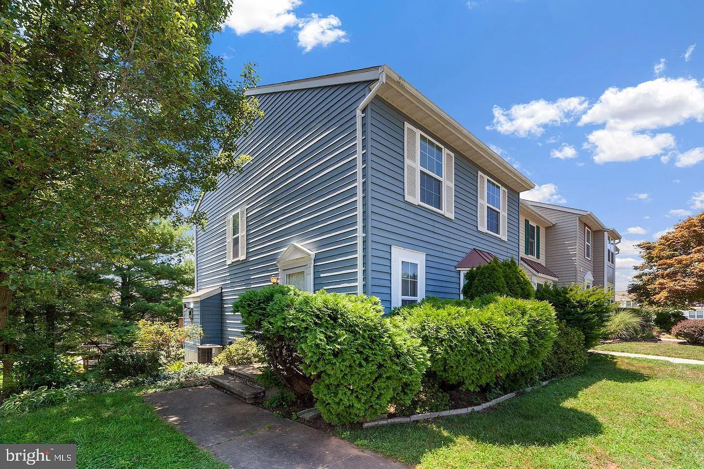 3 bed, 1.5 bath, 1464 sqft, $2,600 — Photo 1